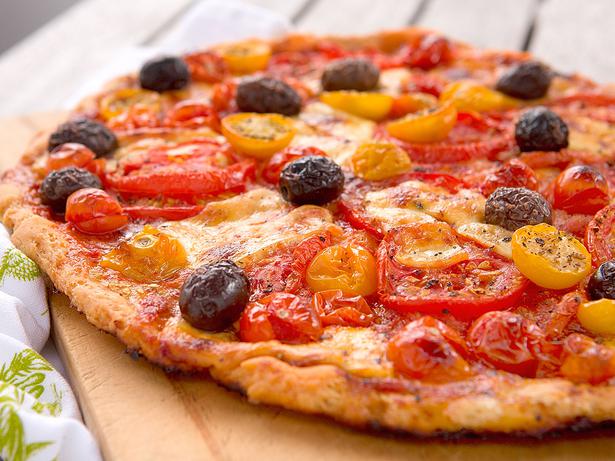 Tomato, Halloumi and Olive Pizza Recipe - Viva