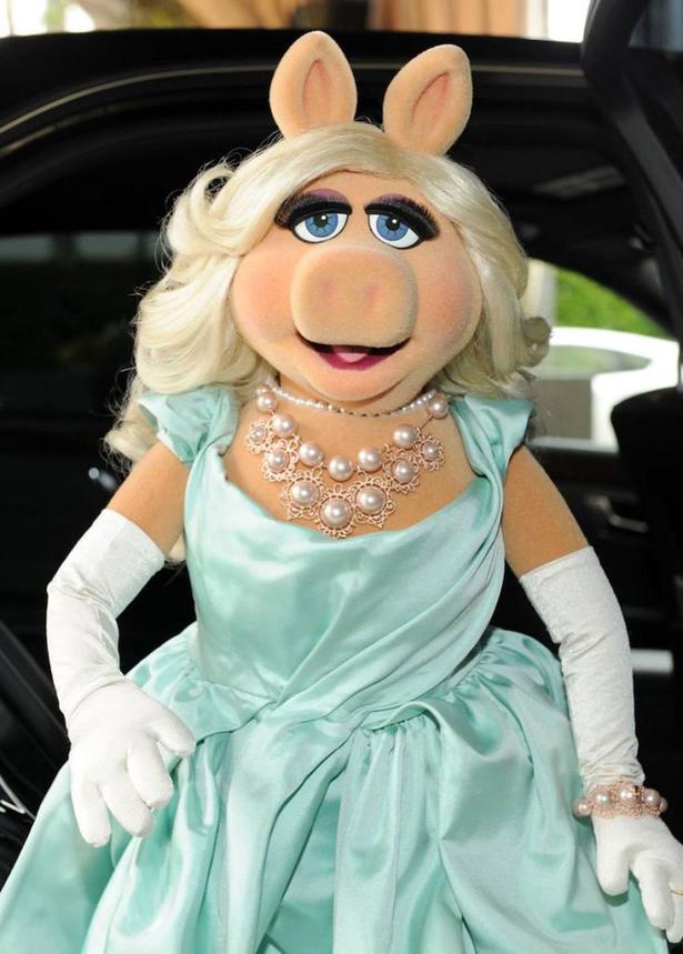 Style File The Evolution Of Miss Piggy S Glamorous Style Viva