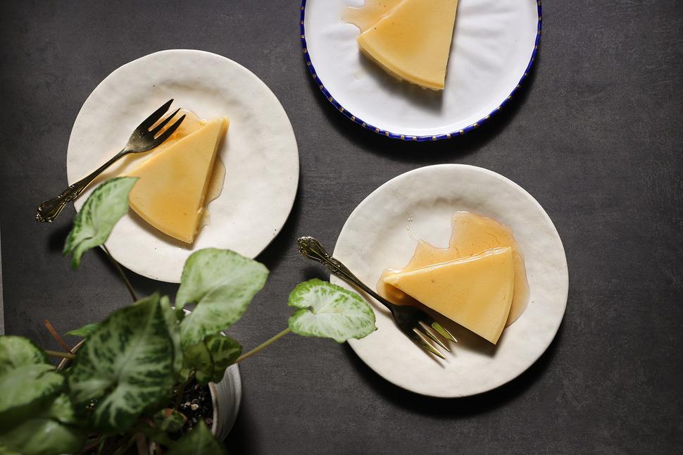 Salted Honey &amp; Cardamom Flan With Vanilla Bean - Viva