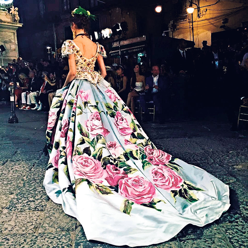 dolce and gabbana hand dress