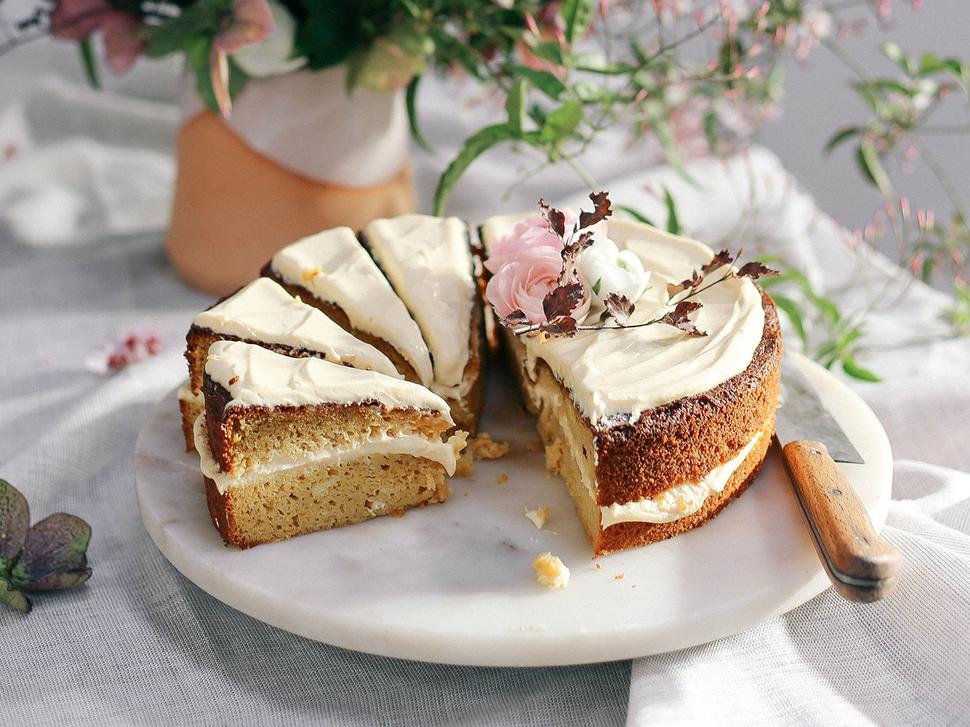 Pistachio Cake With Mascarpone Lemon Curd - Viva