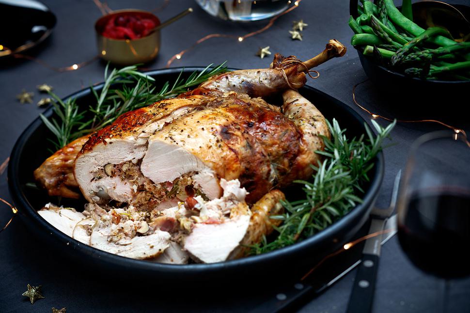 Turkey Recipe with Cranberry, Apple and Nut Stuffing - Viva