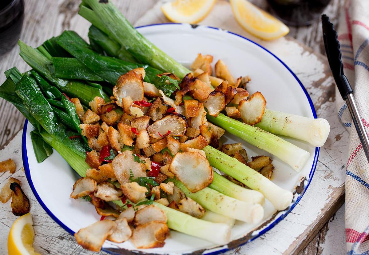 Chilli Crumb Leeks Recipe with Artichoke Crisps - Viva