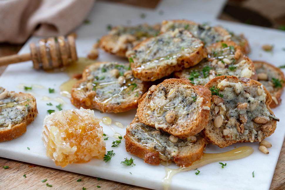 Gorgonzola Honey Toasts - Viva