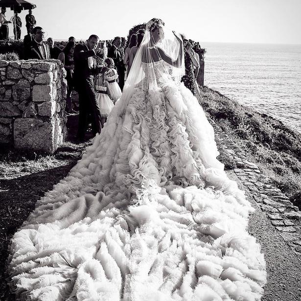 Cool Celebrity Wedding Dresses of 2019 Viva Cool Celebrity Wedding Dresses of 2019 Viva